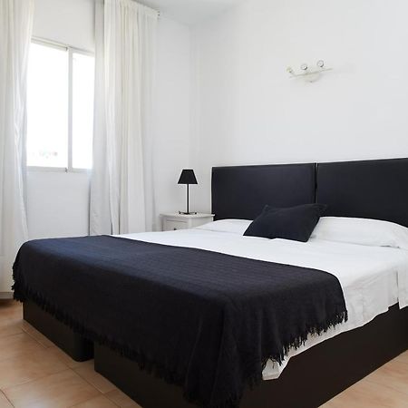 Apartamentos San Antonio Beach Extérieur photo