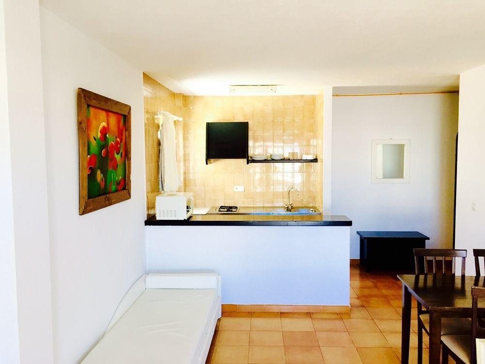 Apartamentos San Antonio Beach Extérieur photo