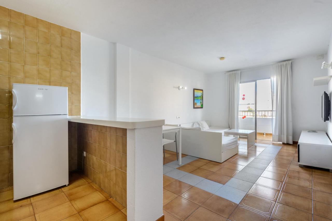 Apartamentos San Antonio Beach Extérieur photo