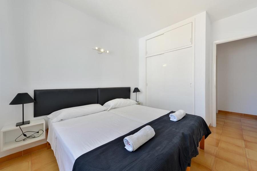 Apartamentos San Antonio Beach Extérieur photo