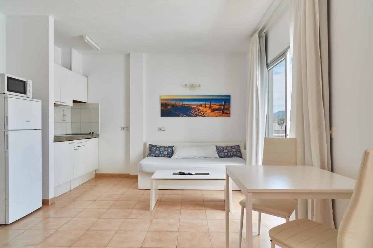 Apartamentos San Antonio Beach Extérieur photo