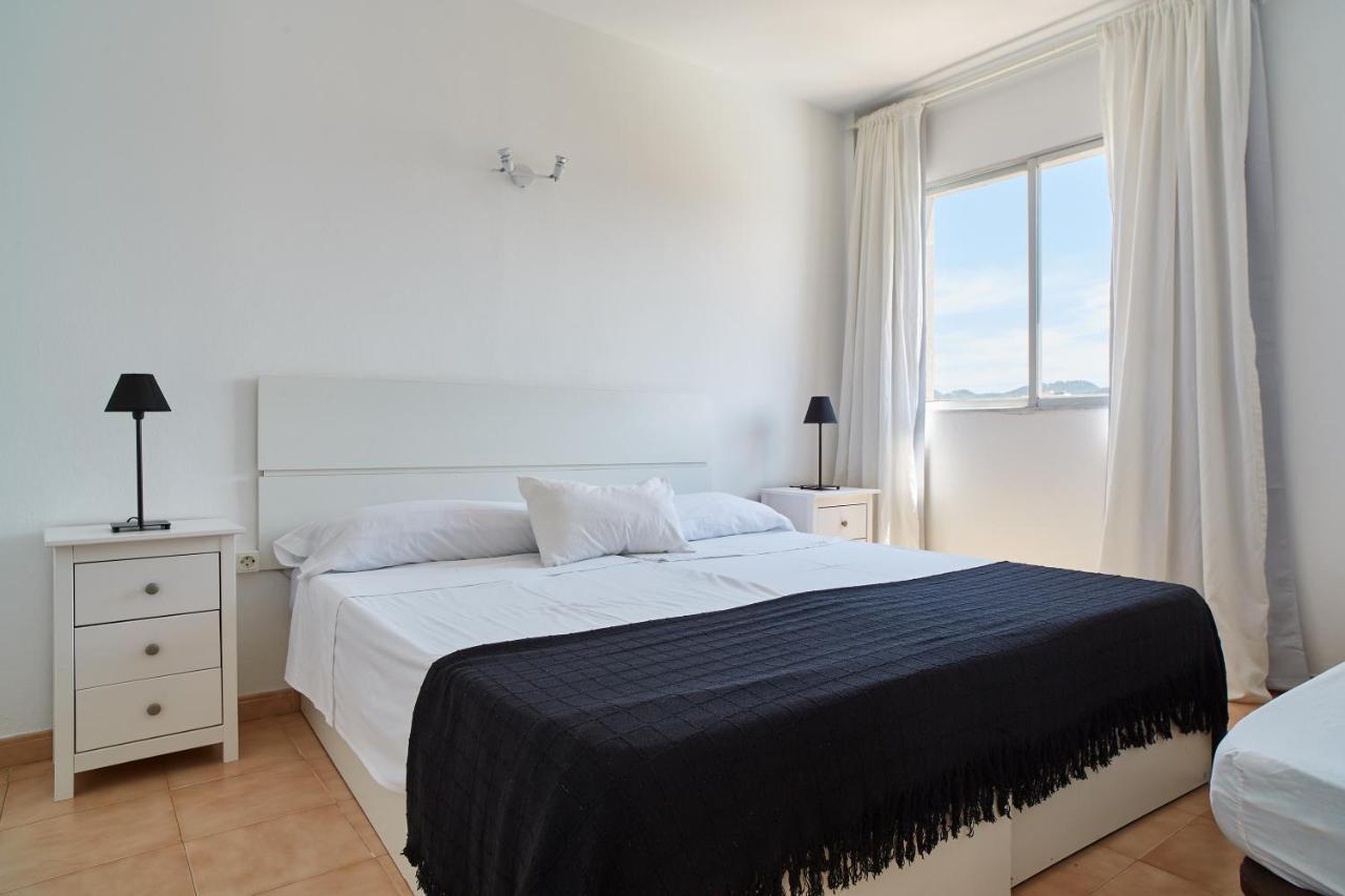Apartamentos San Antonio Beach Extérieur photo