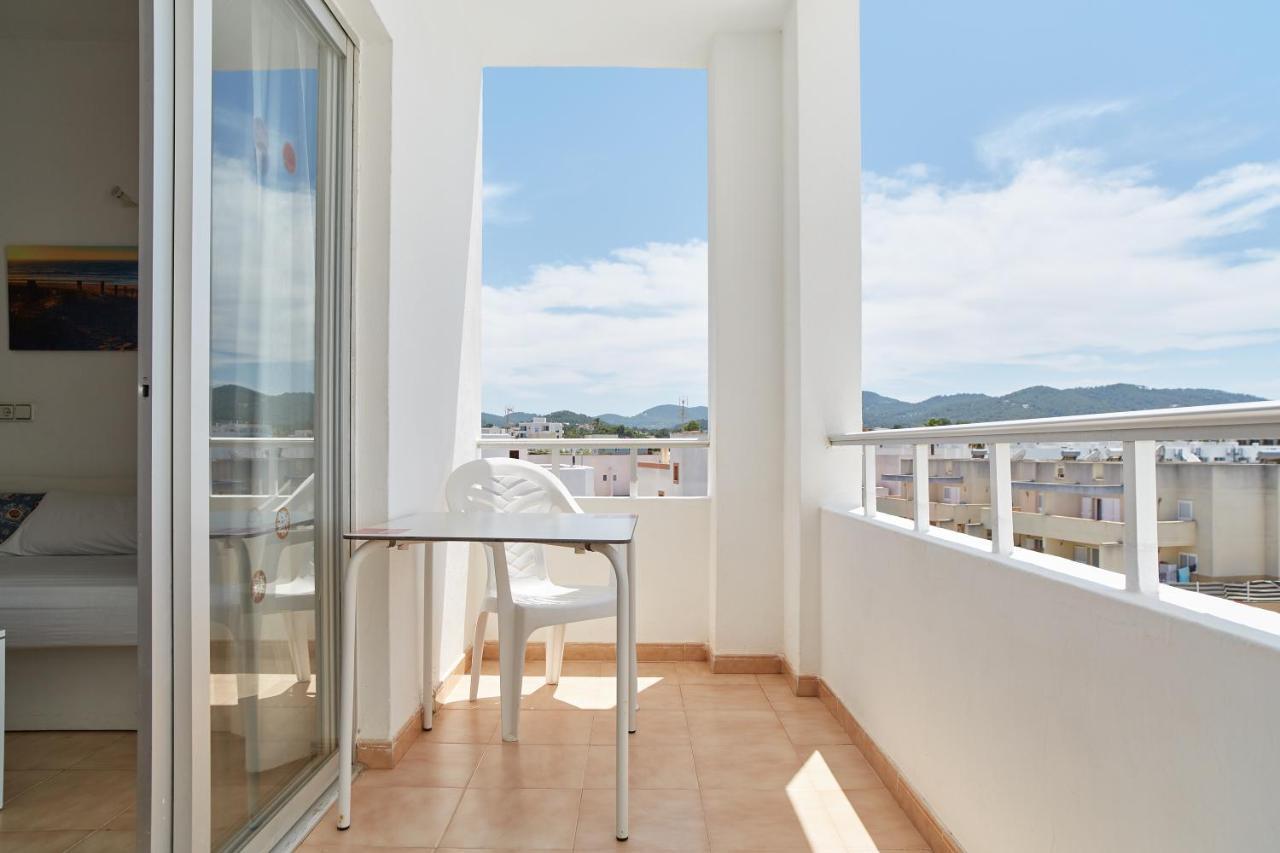 Apartamentos San Antonio Beach Extérieur photo
