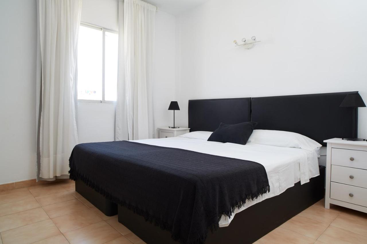 Apartamentos San Antonio Beach Extérieur photo