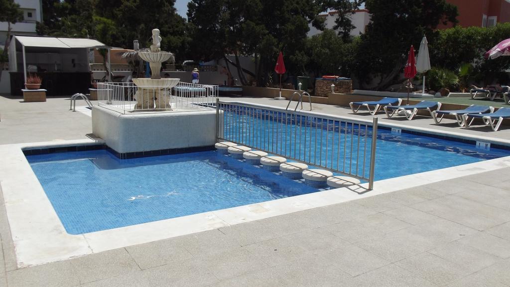 Apartamentos San Antonio Beach Extérieur photo