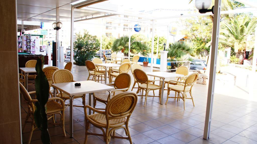 Apartamentos San Antonio Beach Extérieur photo