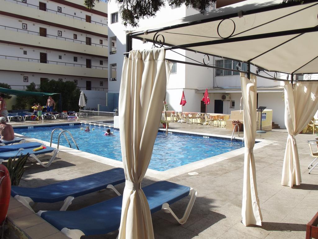 Apartamentos San Antonio Beach Extérieur photo
