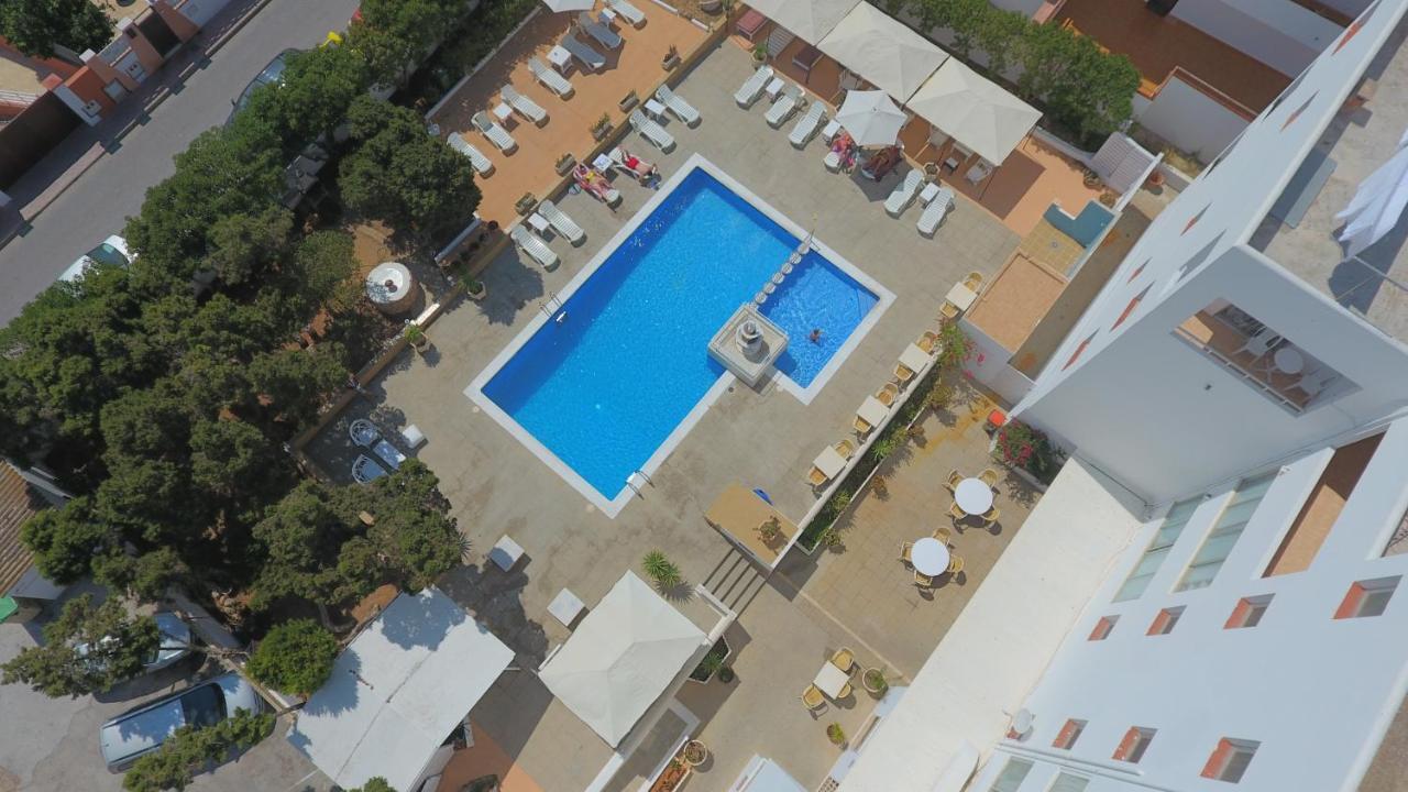 Apartamentos San Antonio Beach Extérieur photo