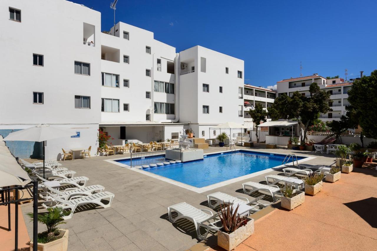 Apartamentos San Antonio Beach Extérieur photo