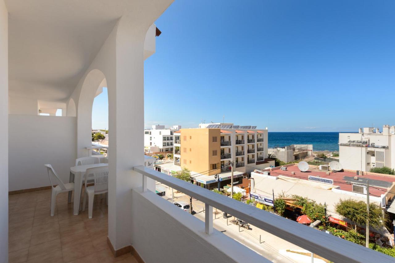 Apartamentos San Antonio Beach Extérieur photo