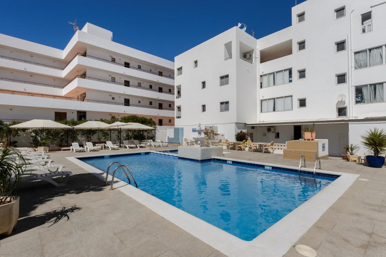 Apartamentos San Antonio Beach Extérieur photo