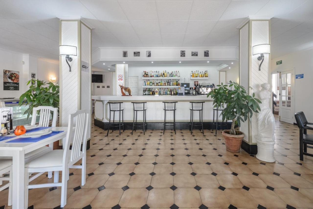 Apartamentos San Antonio Beach Extérieur photo